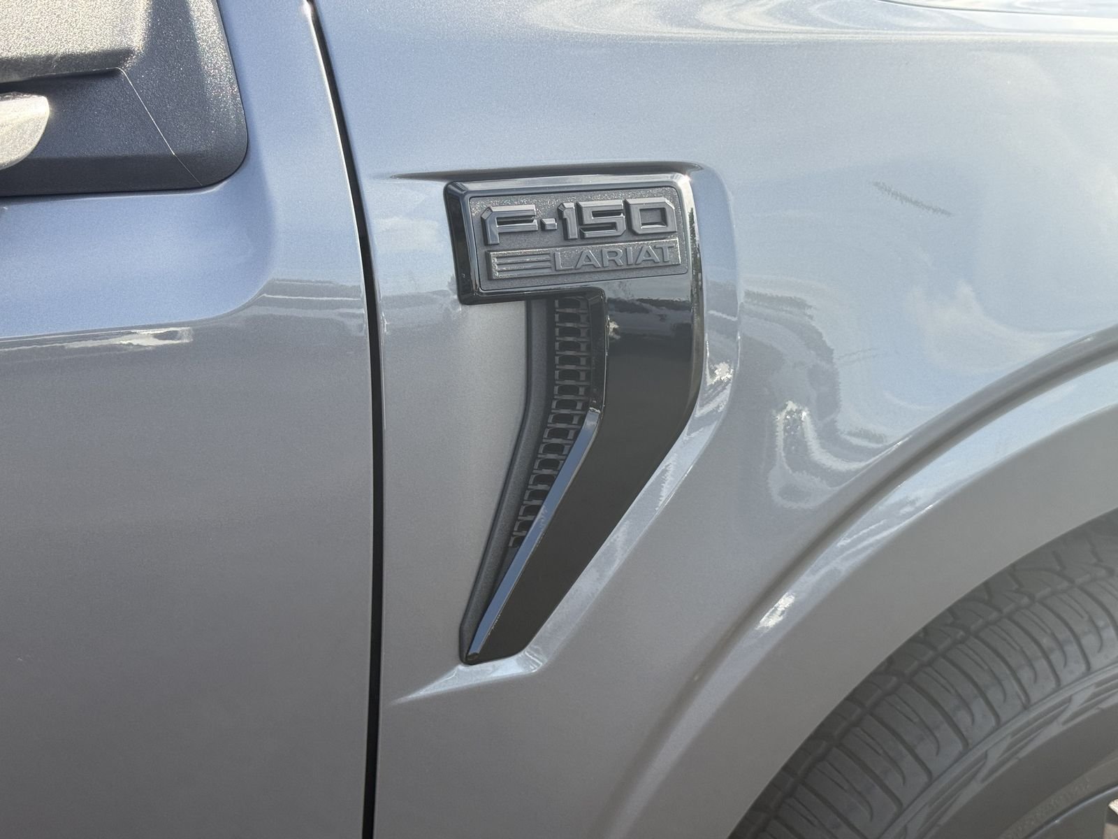 Used 2023 Gray Metallic Ford Lariat image 13