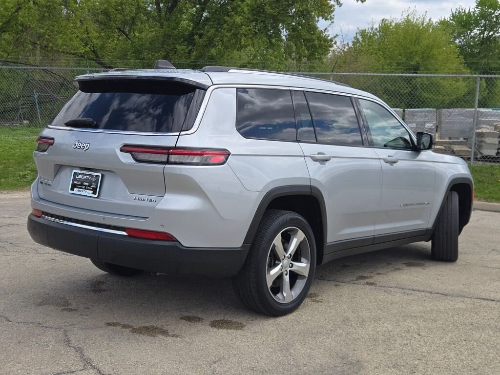 Used 2021 Silver Jeep Limited image 12
