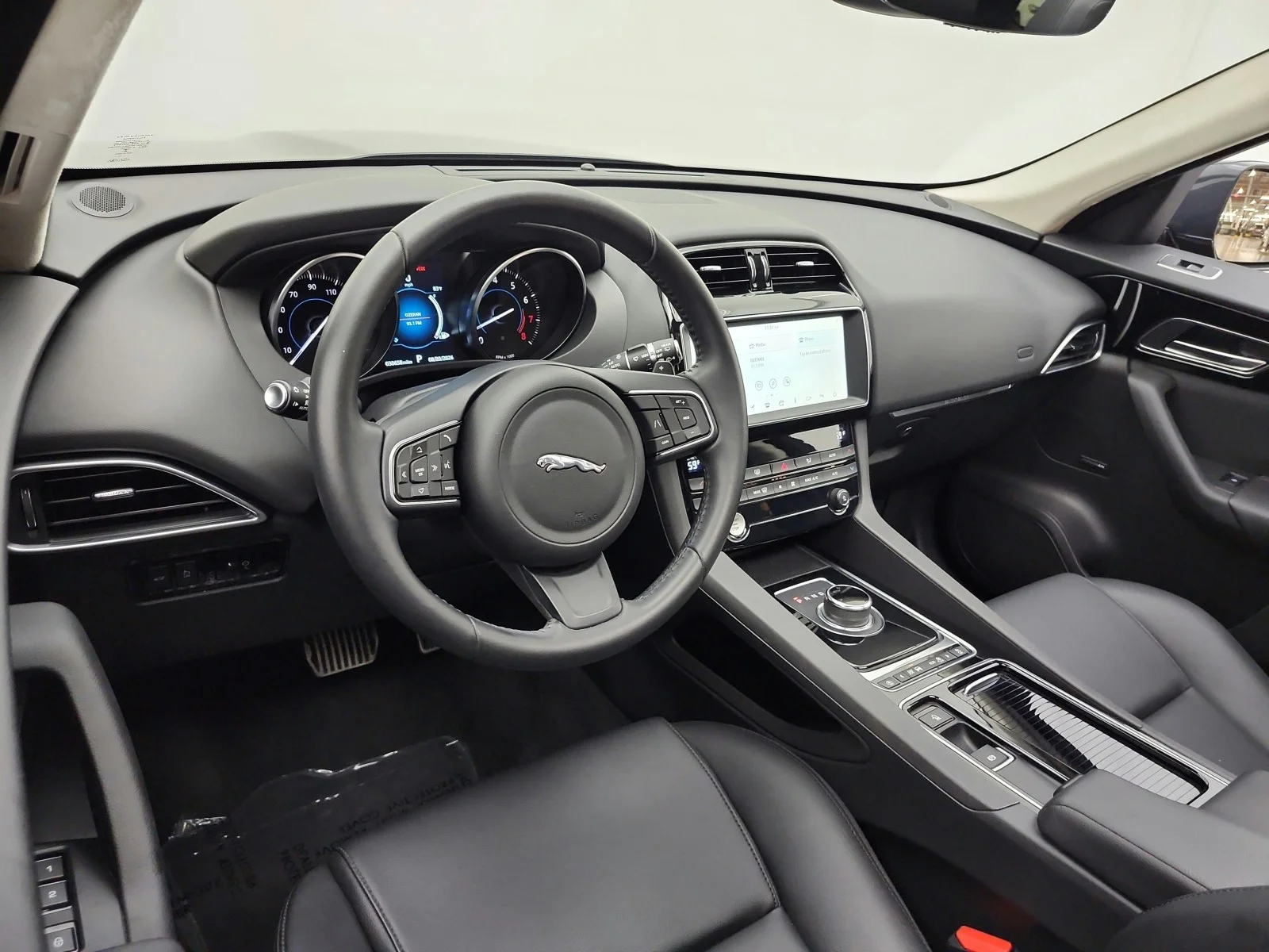 Used 2019 Narvik Black Jaguar 25t Premium AWD image 14