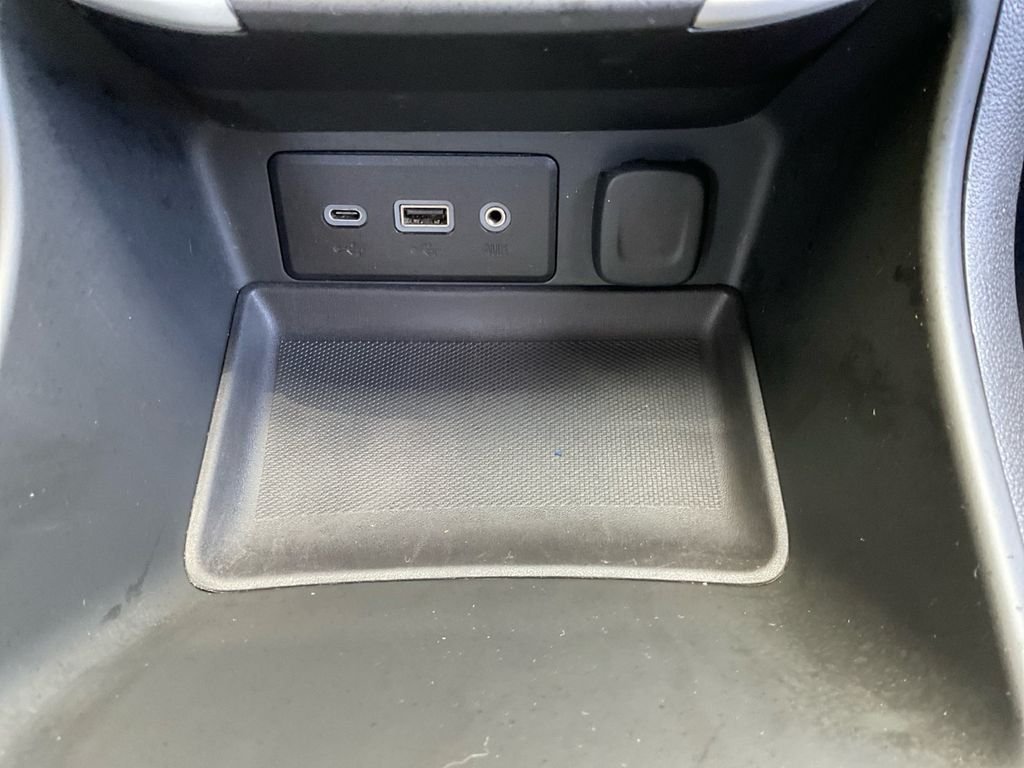 Used 2022 Black GMC SLE image 26