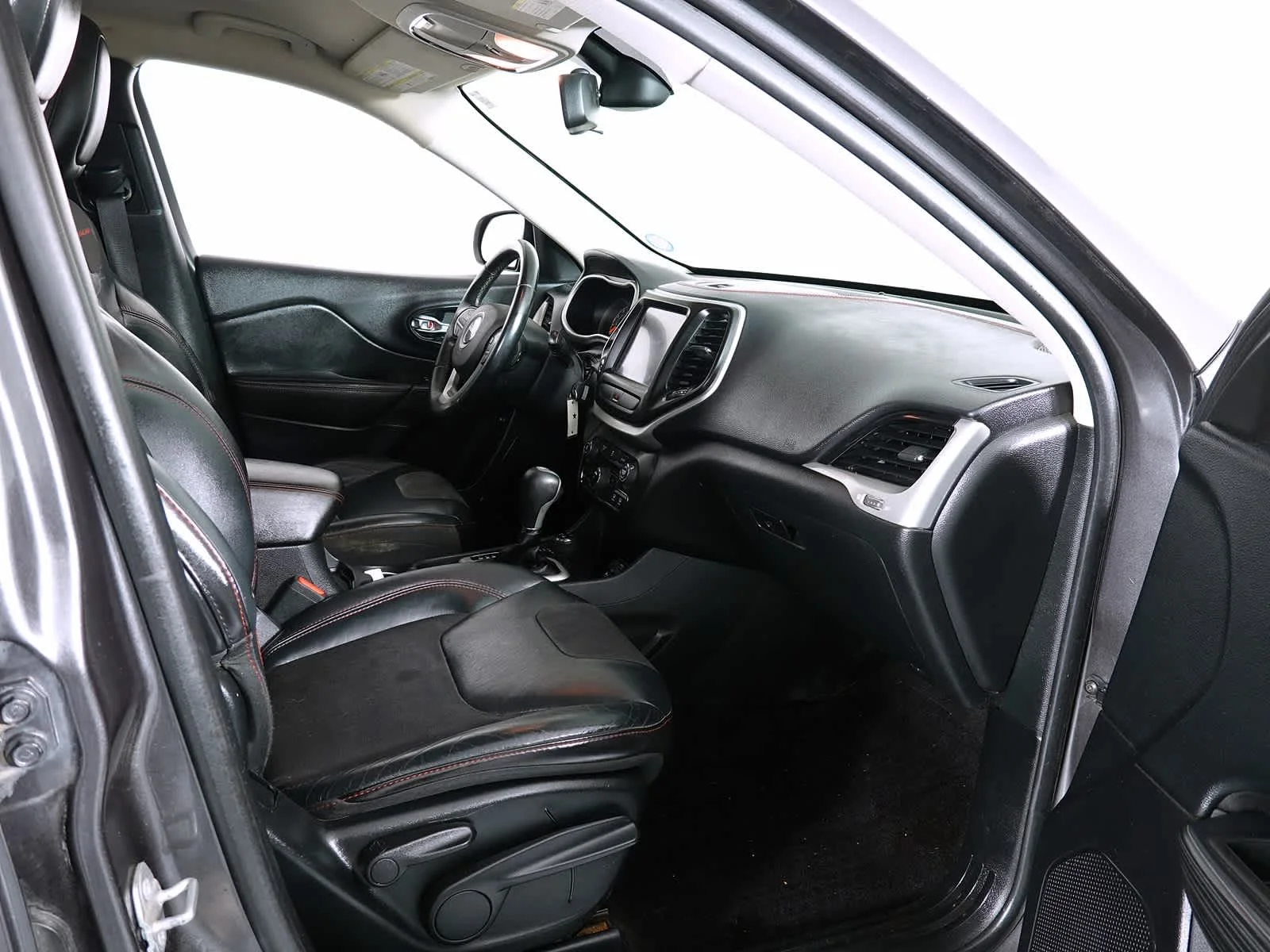 Used 2016 Granite Crystal Metallic Clearcoat Jeep Trailhawk image 18