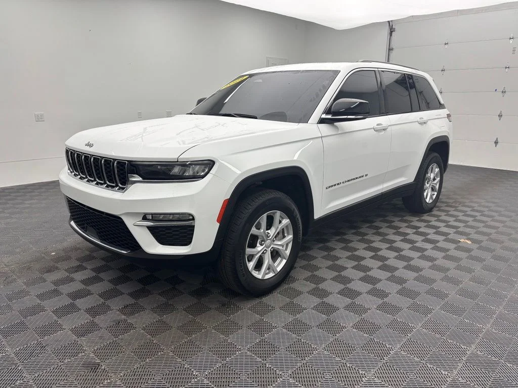 Used 2024 White Jeep Limited image 13