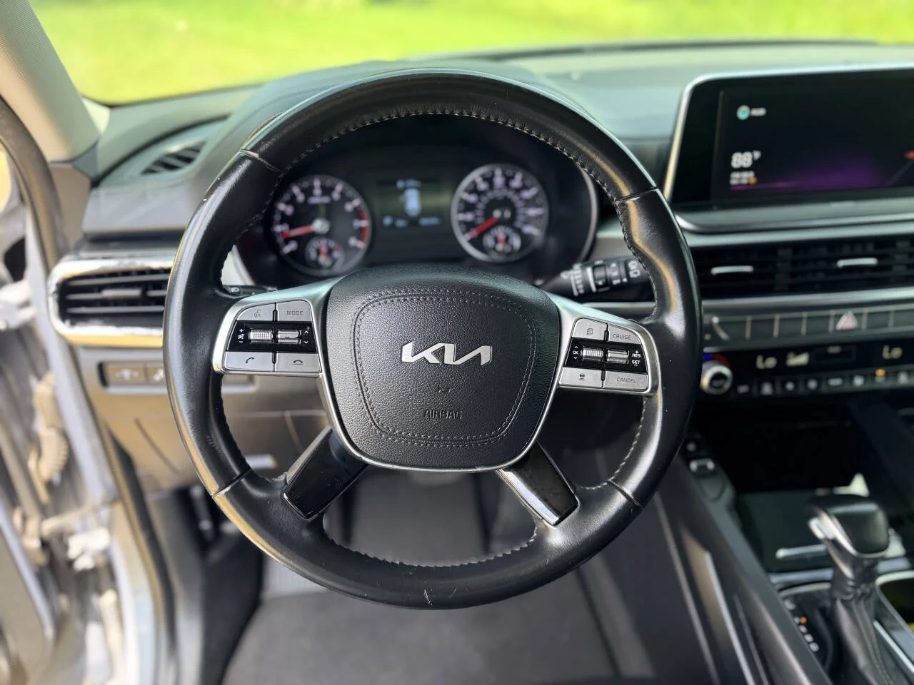 Used 2022 Gray Kia S 4dr SUV image 19