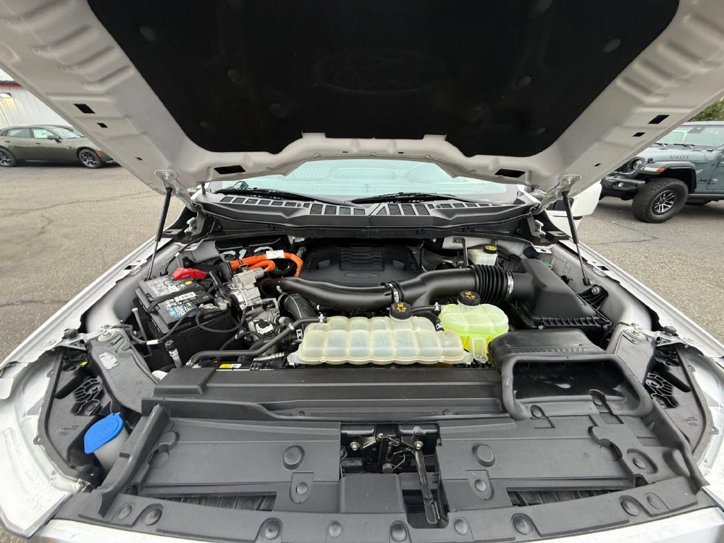 Used 2022 White Ford  image 21