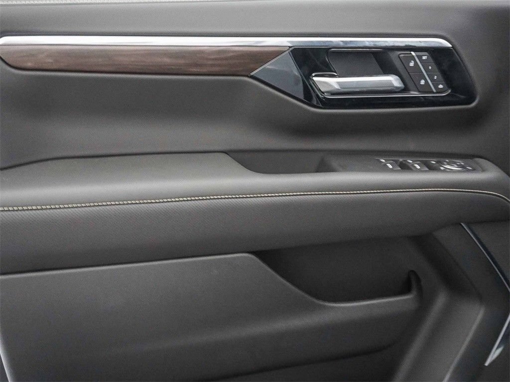 2026 Chevrolet Suburban Premier - Photo 18