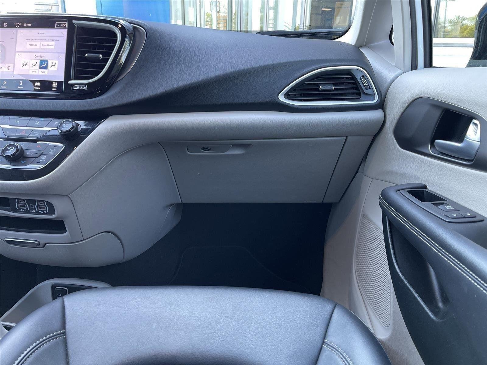 Used 2024 Bright White Clearcoat Chrysler Touring L image 30