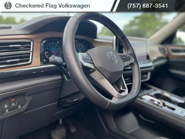Used 2025 Pure White Volkswagen 2.0T SE w/Technology image 17