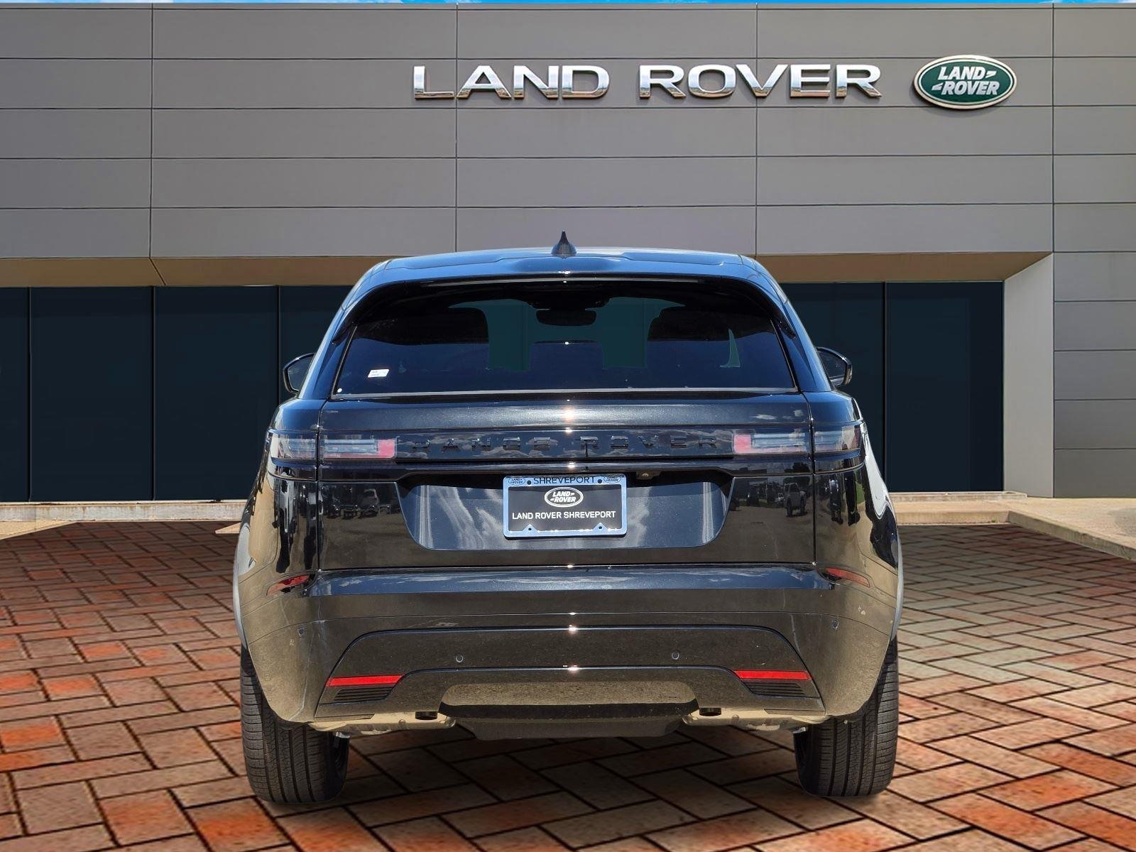 New 2025 Santorini Black Land Rover Dynamic SE image 5