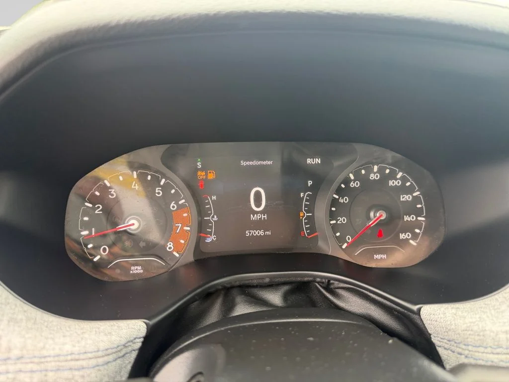 Certified Used 2023 Gray Jeep Latitude image 14
