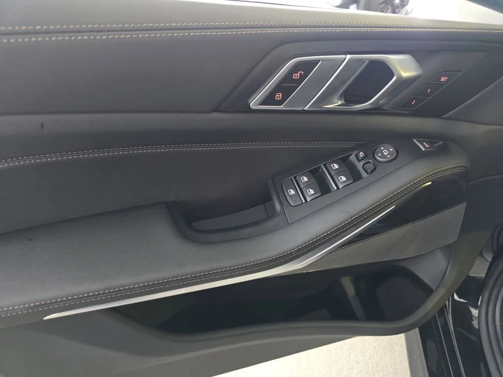 New 2026 Black Sapphire Metallic BMW sDrive40i image 17