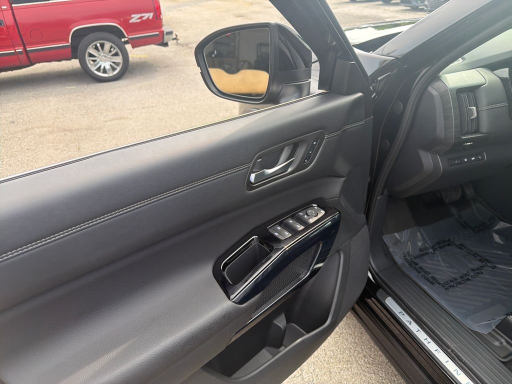 Used 2026 Black Nissan Platinum image 11