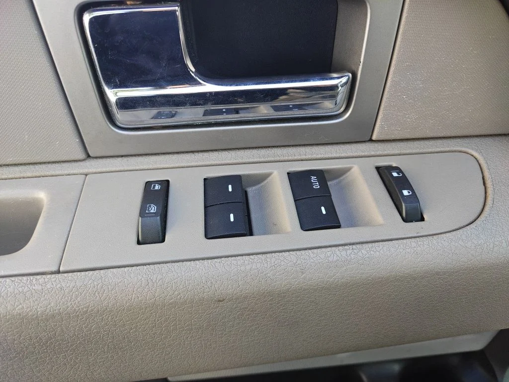 Used 2010 White Ford XLT image 13