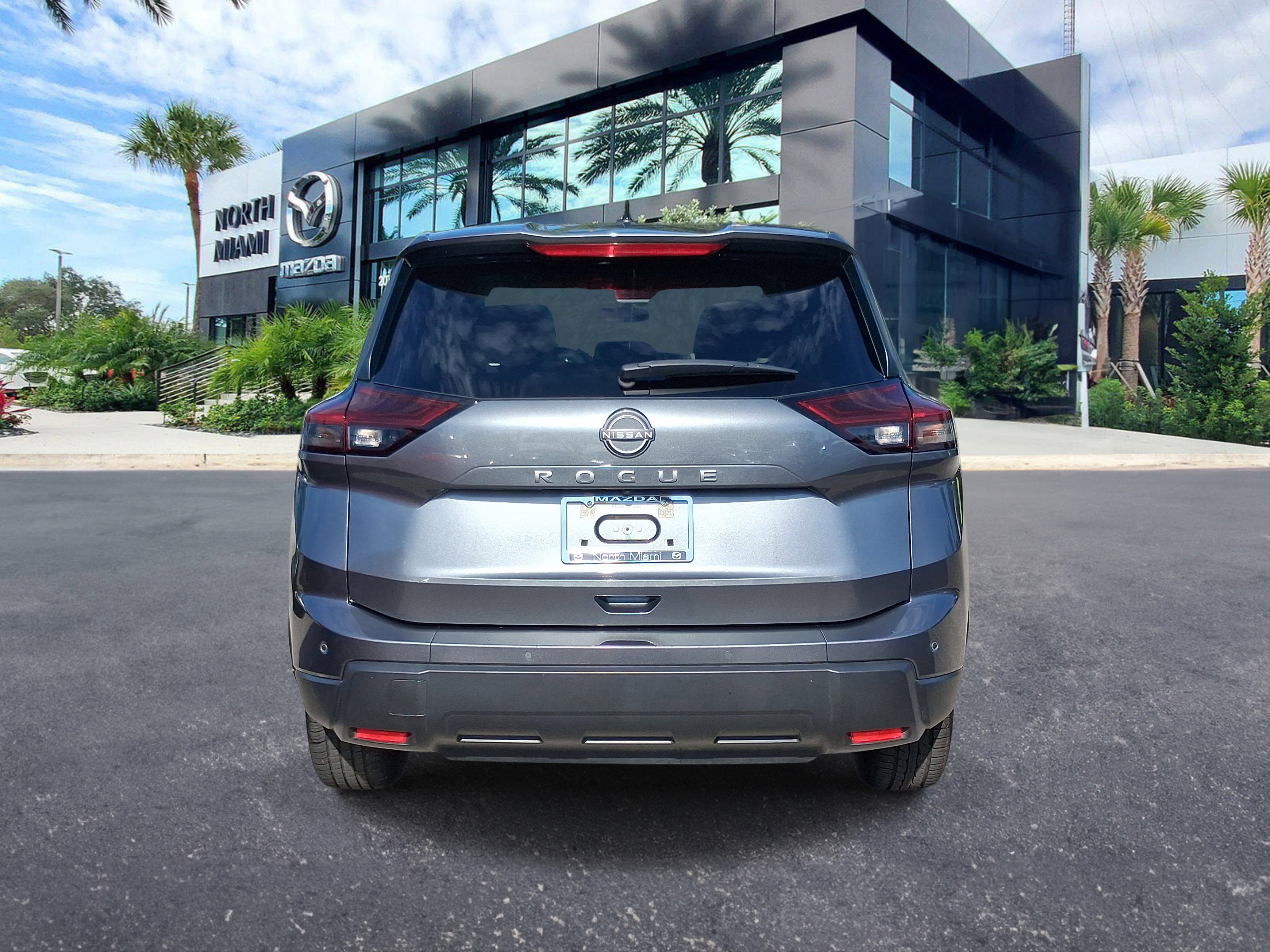 Used 2024 Gray Nissan S image 4