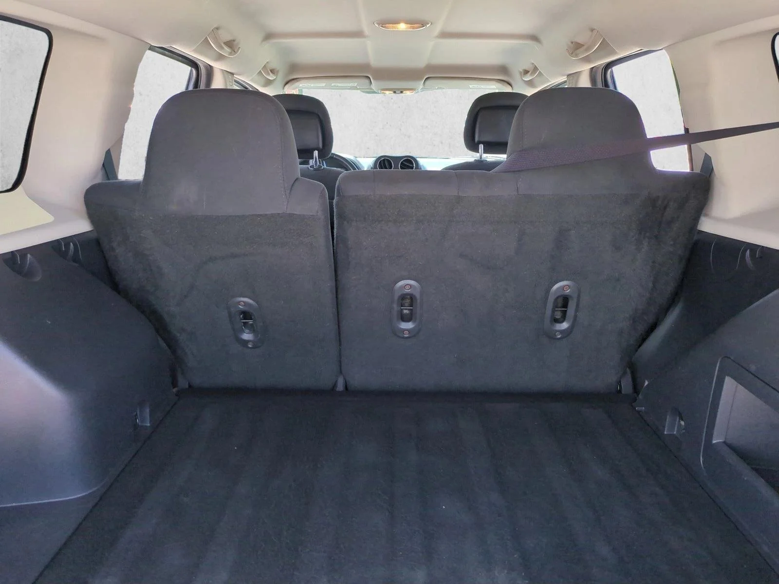 Used 2014 True Blue Pearlcoat Jeep Latitude image 6