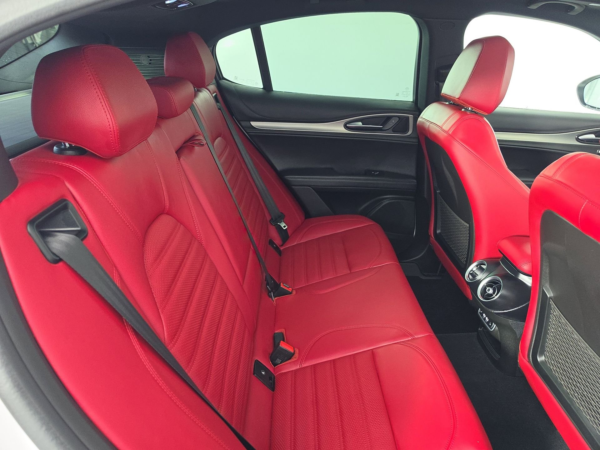 Used 2024 White Alfa Romeo Veloce image 38