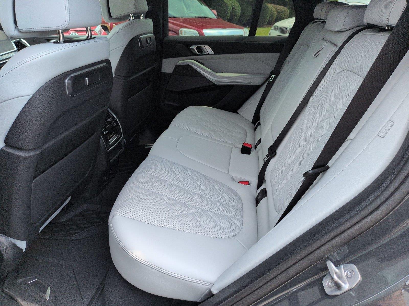 New 2026 Dravit Grey Metallic BMW xDrive40i image 34