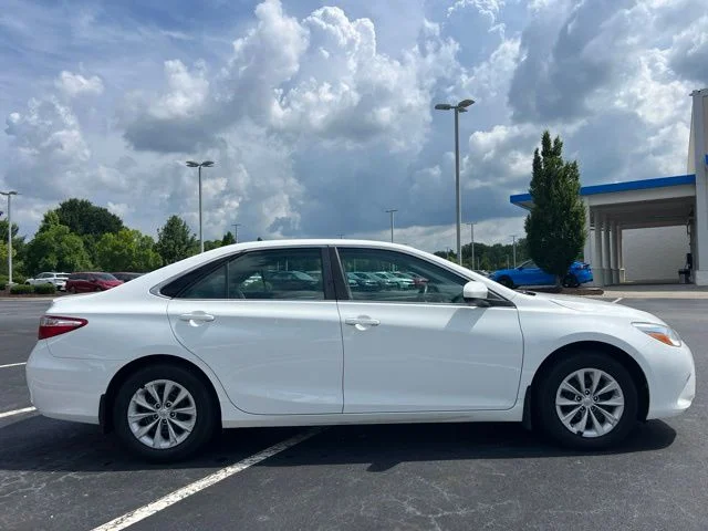 Used 2016 Super White Toyota LE image 3
