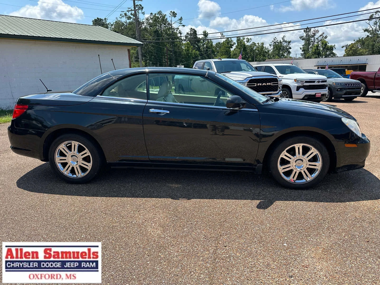 Used 2009 Brilliant Black Pearl Chrysler Limited image 2
