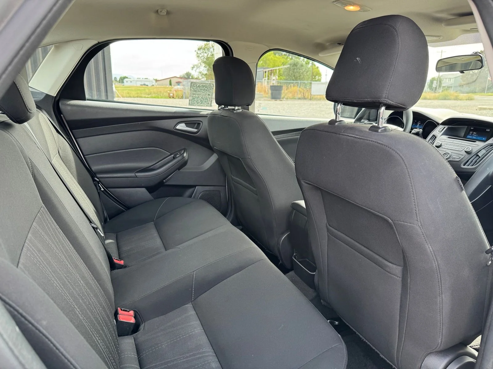 Used 2017 Silver Ford SE image 28