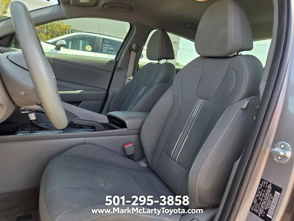 Used 2023 Silver Hyundai SEL image 8