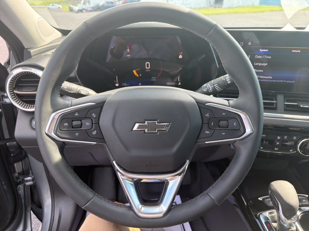 Used 2024 Gray Chevrolet ACTIV image 6