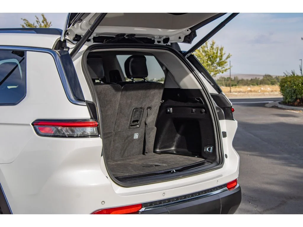 Used 2021 Bright White Clearcoat Jeep Limited image 10
