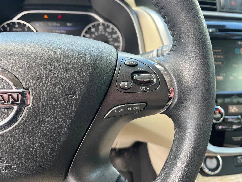 Used 2020 Cayenne Red Metallic Nissan SV image 17