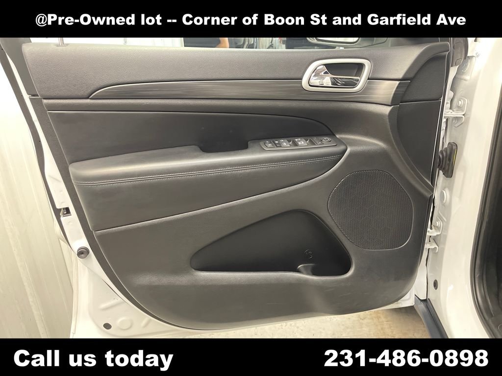 Used 2022 White Jeep Laredo X image 15