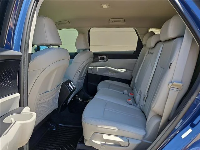 Used 2025 Midnight Lake B KIA S All-Wheel Drive image 10