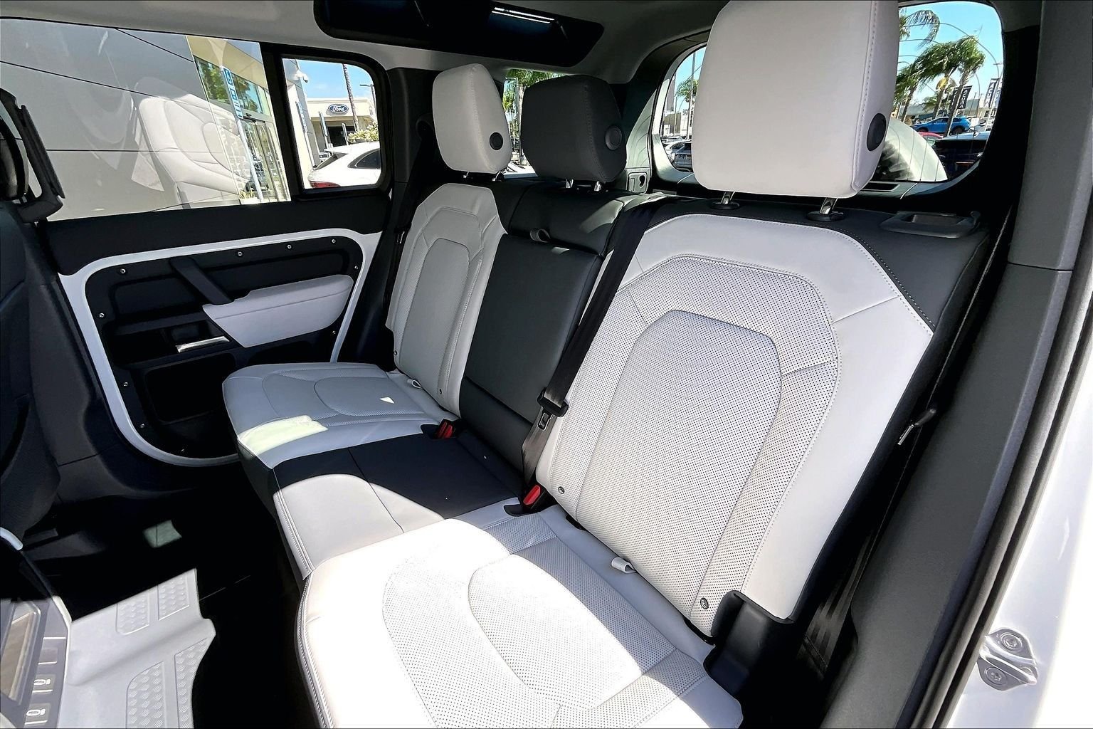 New 2026 Fuji White Land Rover X-Dynamic SE image 10