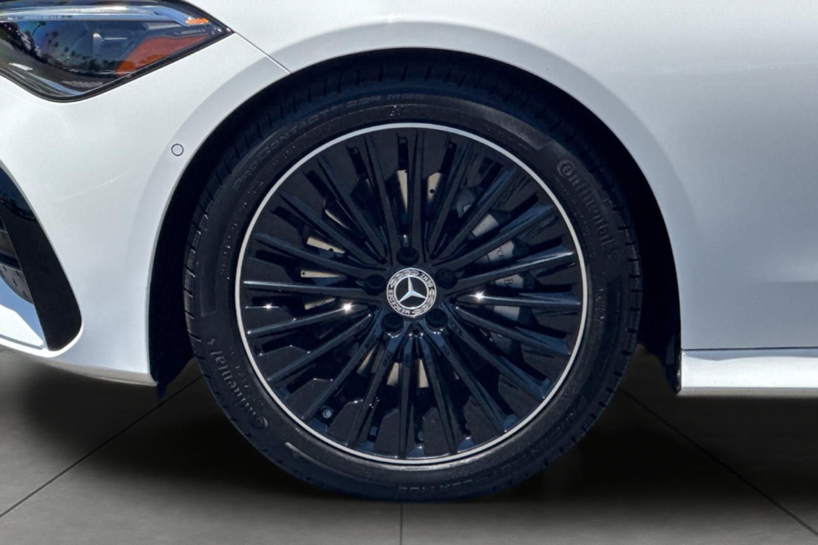 New 2027 Polar White Mercedes-Benz CLE 300 image 3