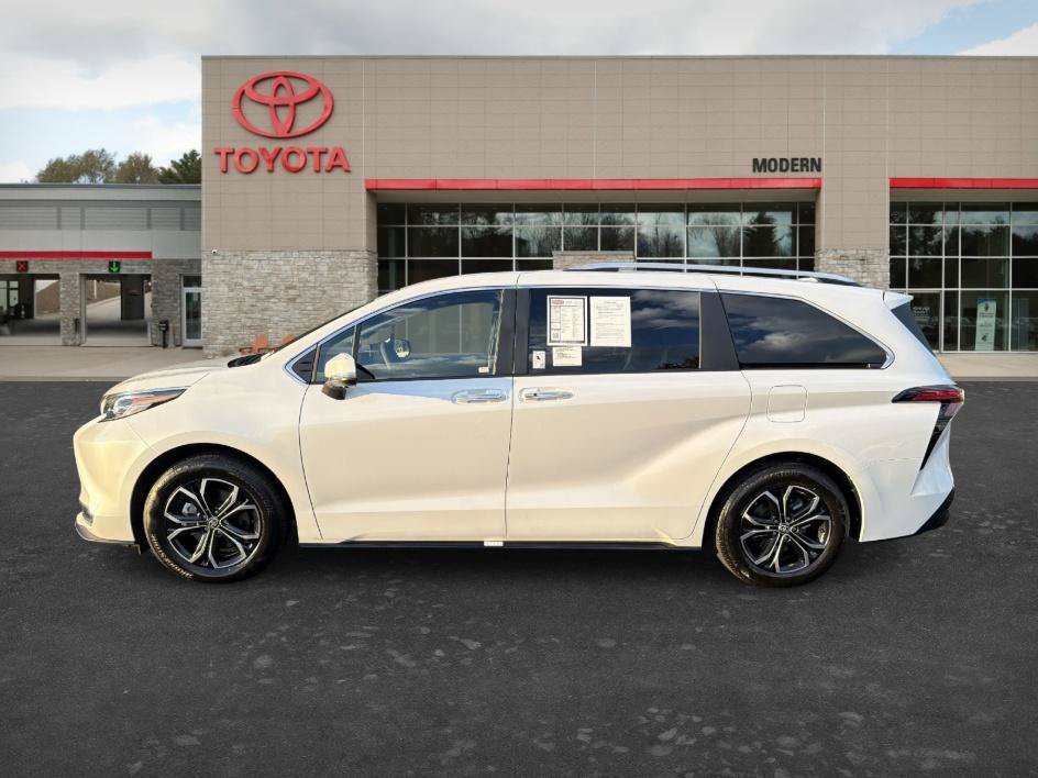 Used 2026 Wind Chill Pearl Toyota Platinum image 7
