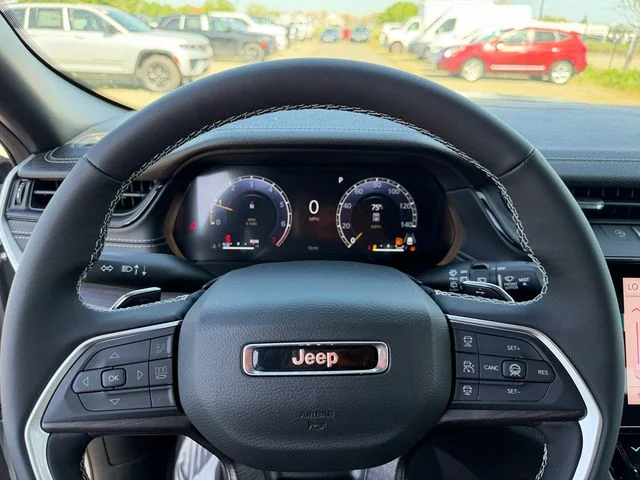 New 2026 Silver Zynith Exterior Paint Jeep Altitude image 14