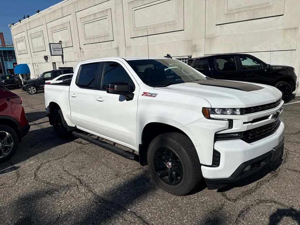 Used 2021 SUMMIT WHITE Chevrolet RST image 3