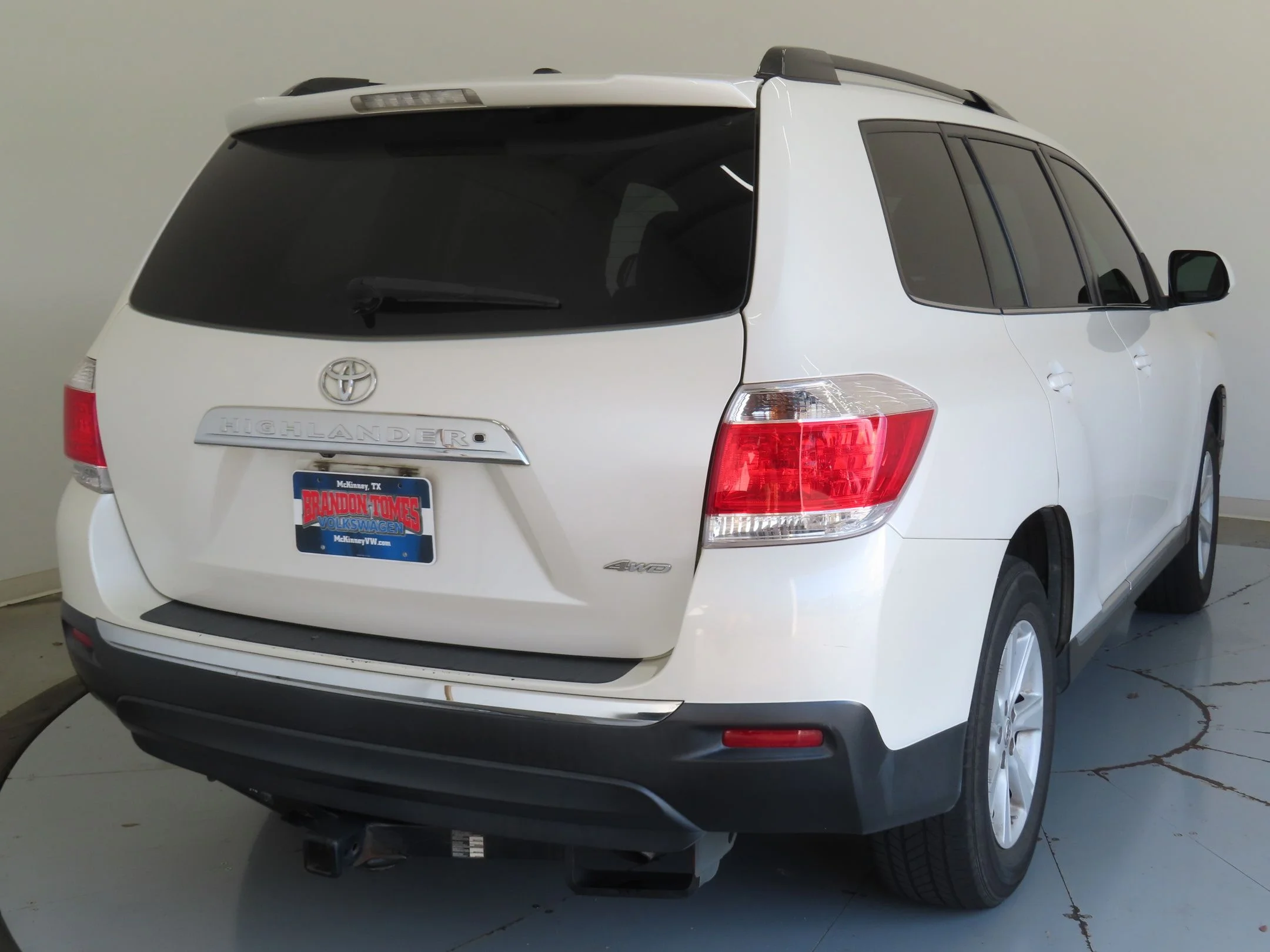 Used 2012 White Toyota Base image 3