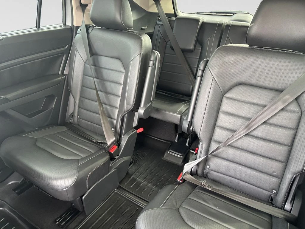 Used 2021 Silver Volkswagen SEL Premium image 13