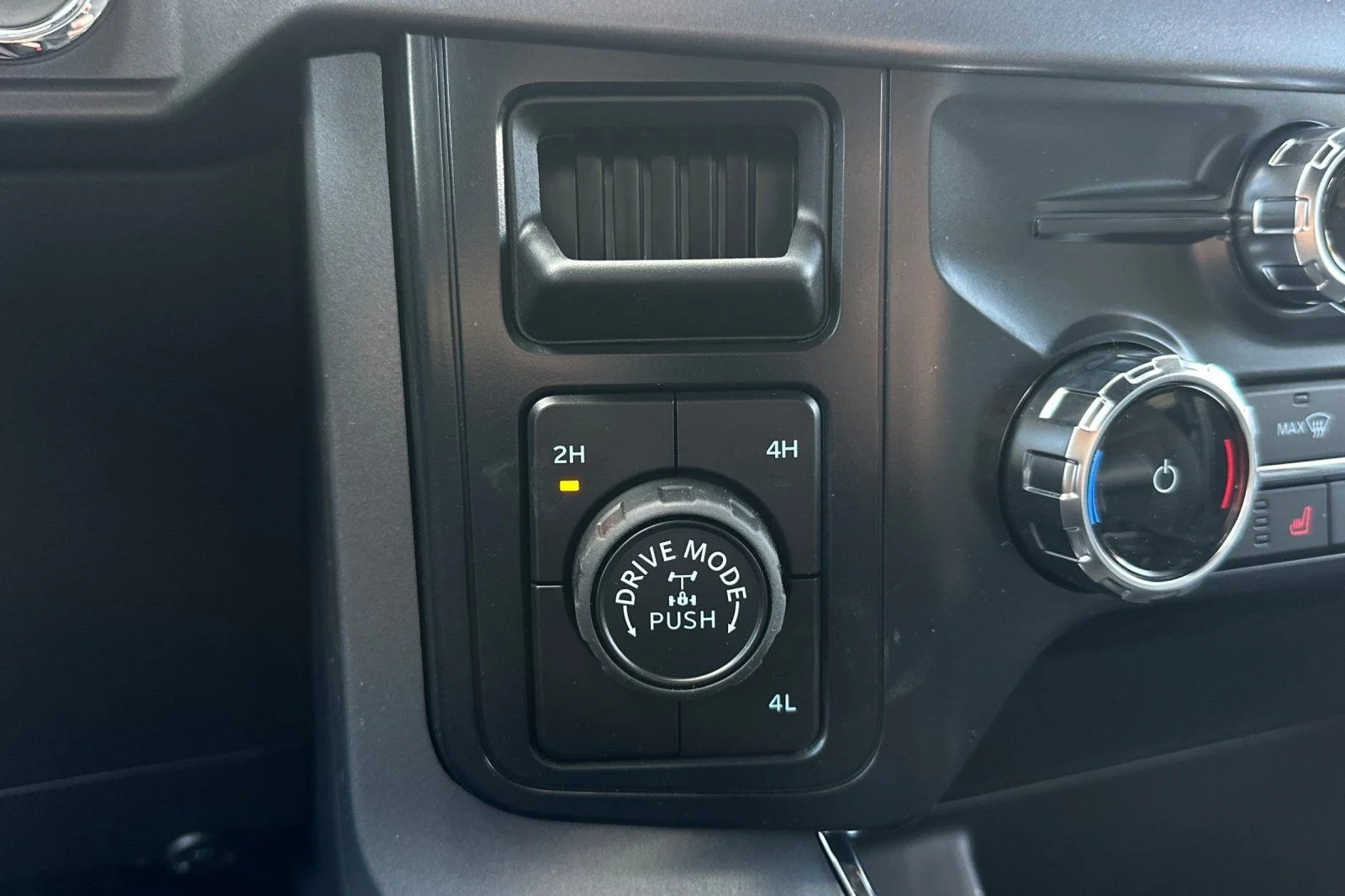 New 2026 Carbonized Gray Metallic Ford XLT image 27
