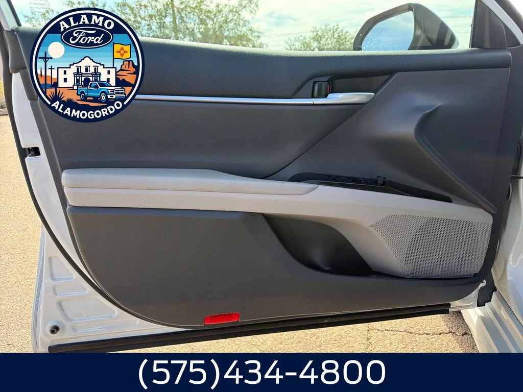 Used 2024 Ice Toyota SE image 10