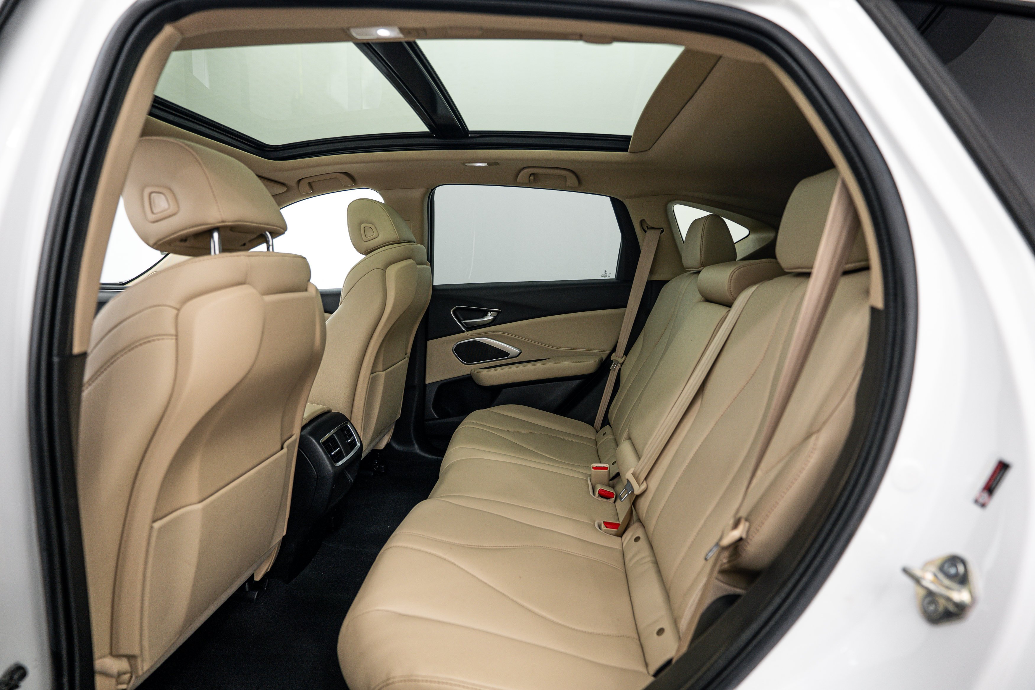 Used 2021 Platinum White Pearl Acura  image 17