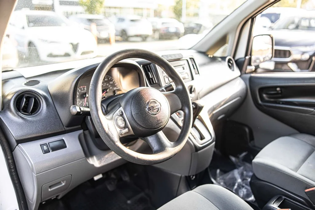 Used 2015 White Nissan S image 14