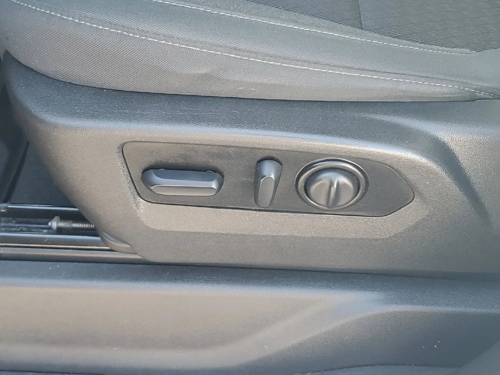 Used 2022 SUMMIT WHITE Chevrolet Custom image 16