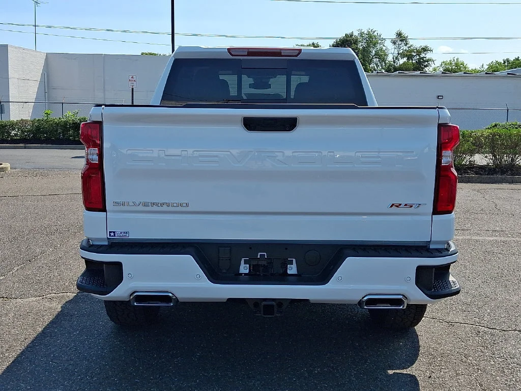 New 2026 Summit White Chevrolet RST image 7