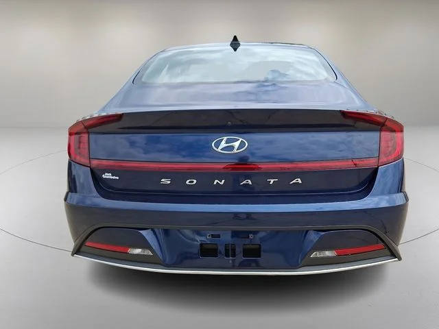 Used 2020 Blue Hyundai SE image 9