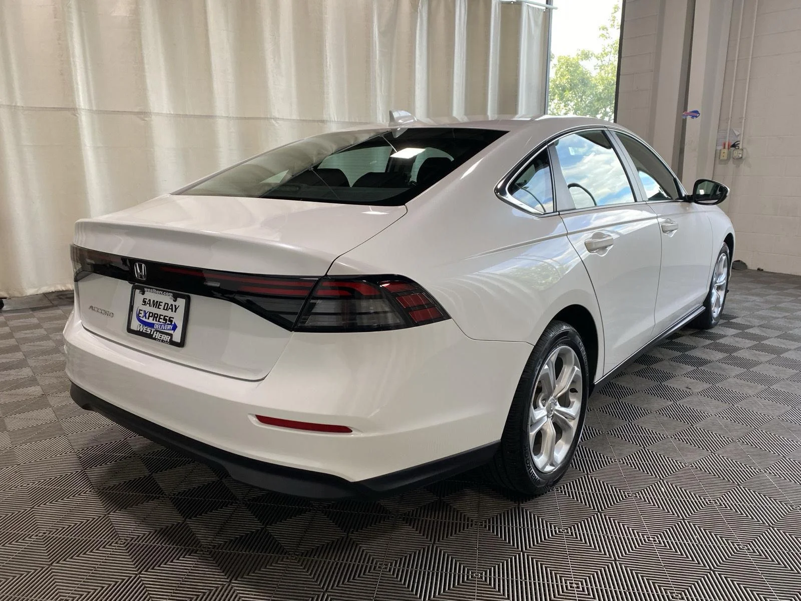 Used 2024 Platinum White Pearl Honda LX image 7