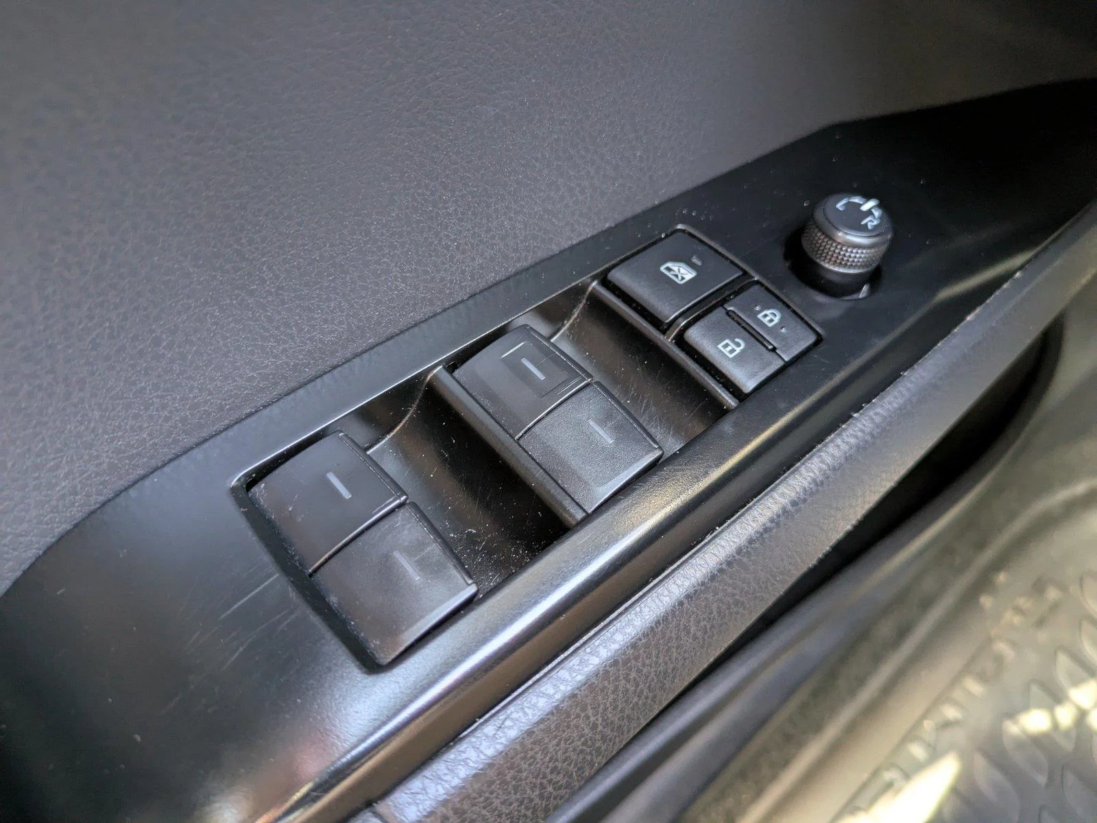 Certified Used 2025  Toyota SE image 21