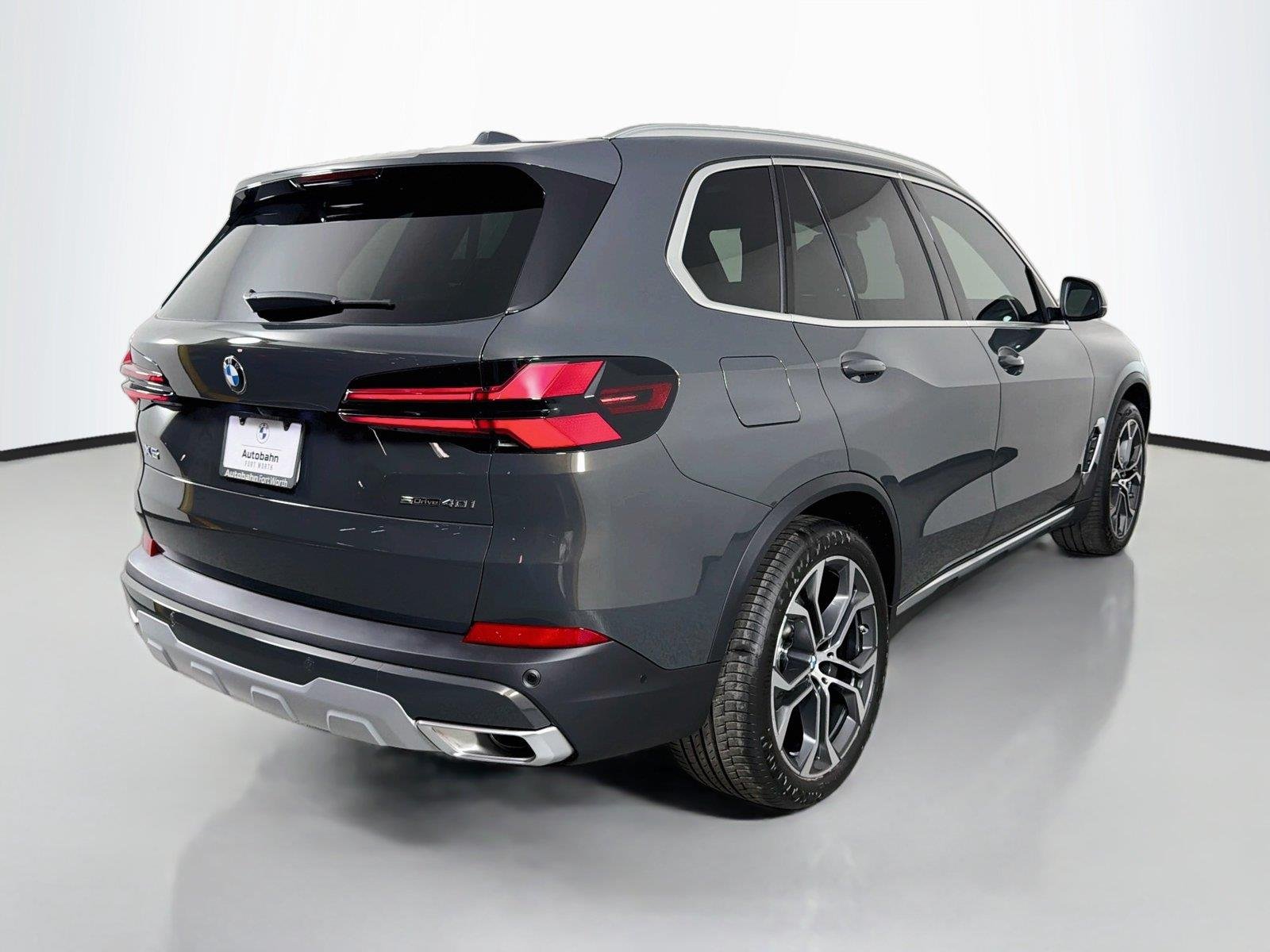 New 2026 Dravit Grey Metallic BMW sDrive40i image 5