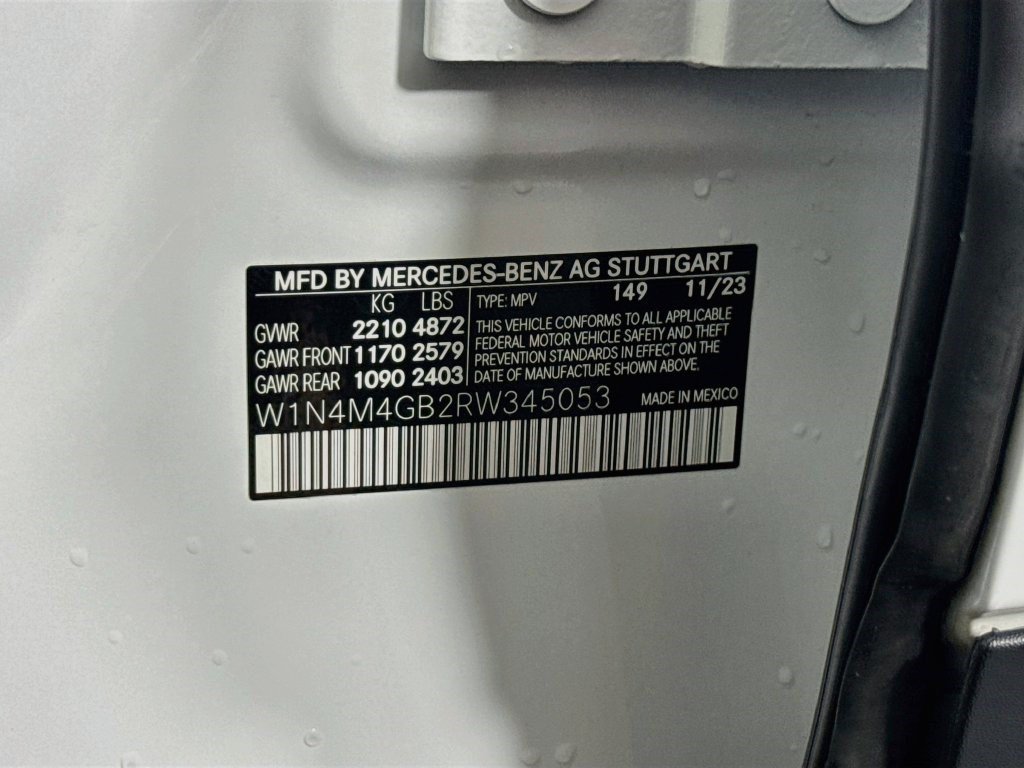 Used 2024 Polar White Mercedes-Benz GLB 250 image 35