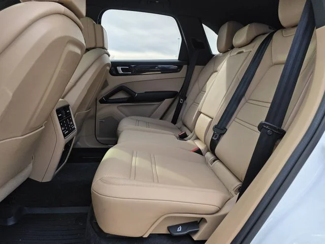 2022 Porsche Cayenne S - Photo 16