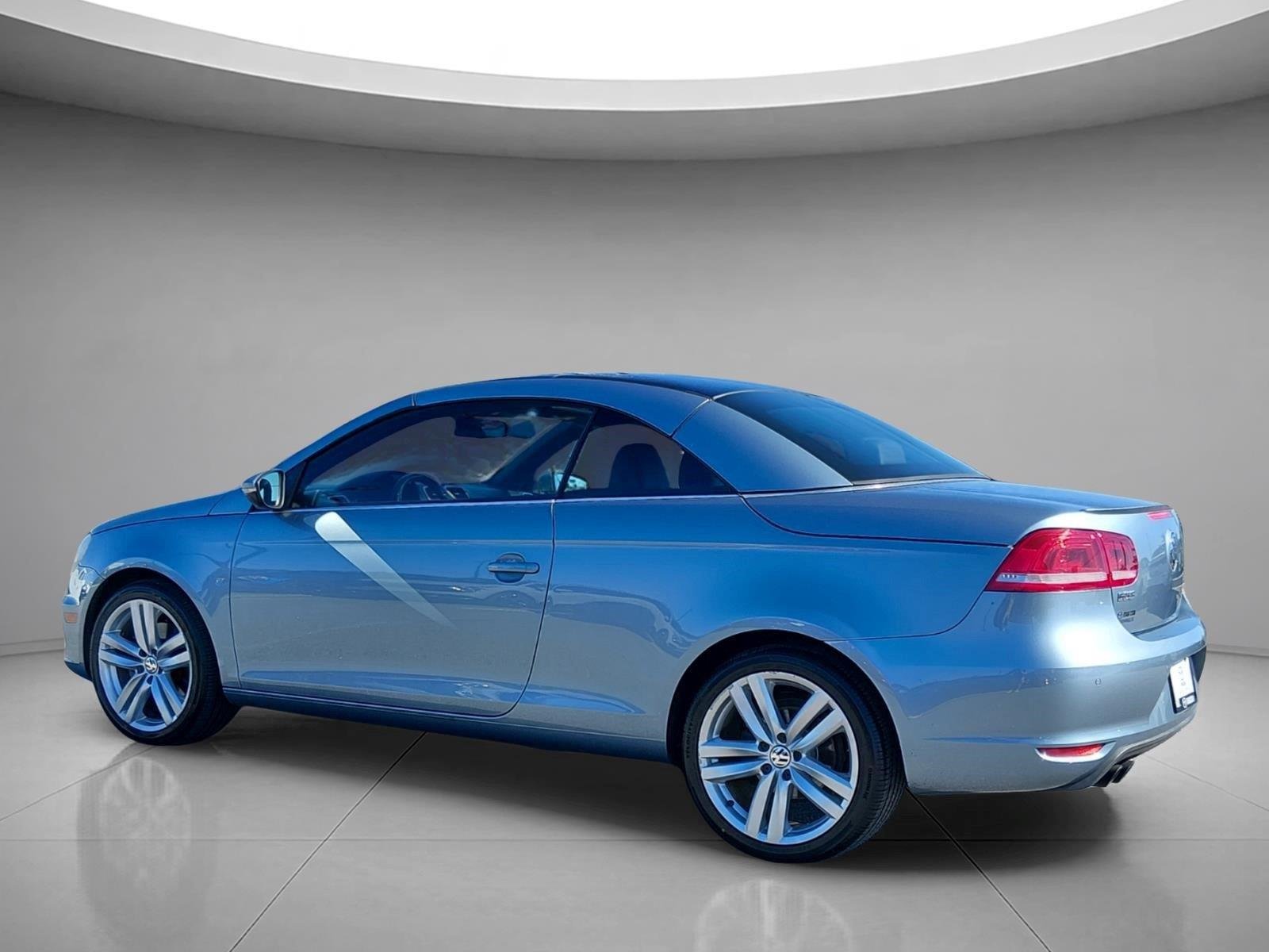 Used 2012 Horizon Blue Metallic Volkswagen Executive image 3