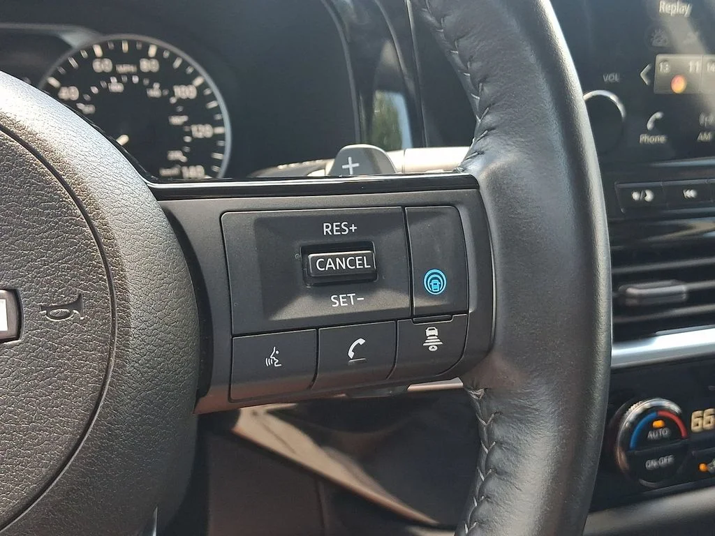 Used 2023 White Nissan SL image 23